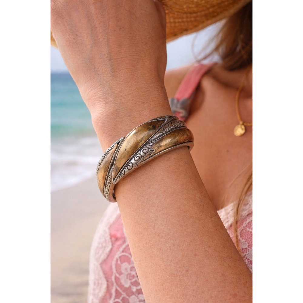 Vintage Gold Tone‎ Hinged Bangle Bracelet Crossover Chunky Retro